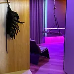 아파트 Bdsm Swing Klima Jakosc Bast, Idelny Na Prezent ,lustra Wszedzie ,super Wygodne Lozko , Hustawka , Tylko Dla Doroslych Adults Only Parking W Cenie *