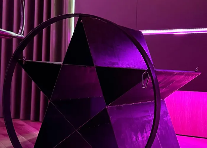 شقة Bdsm Swing Klima Jakosc Bast, Idelny Na Prezent ,lustra Wszedzie ,super Wygodne Lozko , Hustawka , Tylko Dla Doroslych Adults Only Parking W Cenie وودج