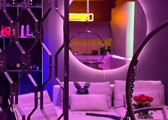 Bdsm Swing Klima Jakosc Bast, Idelny Na Prezent ,lustra Wszedzie ,super Wygodne Lozko , Hustawka , Tylko Dla Doroslych Adults Only Parking W Cenie